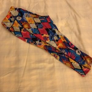 LuLaRoe Jade Capri Workout Leggings Size Medium